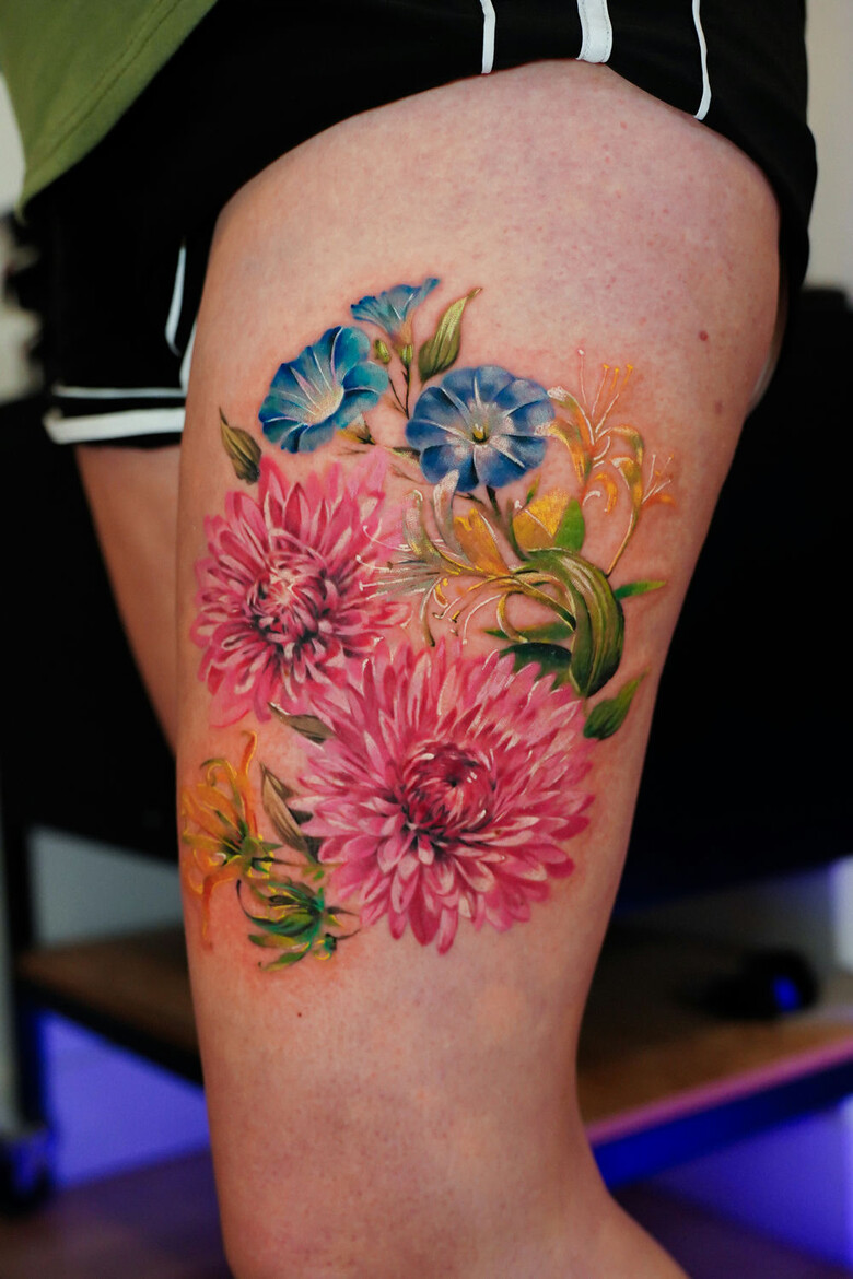 Flowers realistic tattoo by Yana Sulina